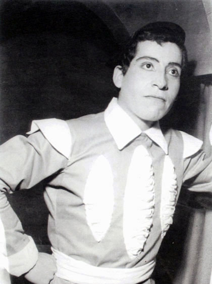 Víctor Jara en «La fierecilla domada» (1958) de William Shakespeare.