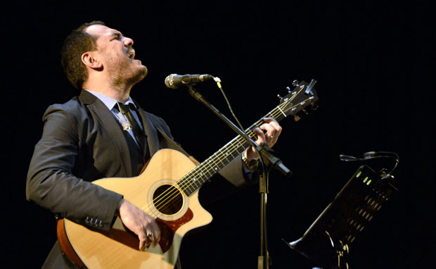 Ismael Serrano en el Teatro Municipal Coliseo Podestá, en la ciudad de La Plata, en Argentina. © Kaloian Santos Cabrera