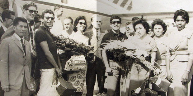 Gira de seis meses del «Nuevo Teatro de Chile», con la obra «Parecido a la felicidad» de Alejandro Sieveking organizada por el Ministerio de RR.EE. de Chile en Junio de 1960.