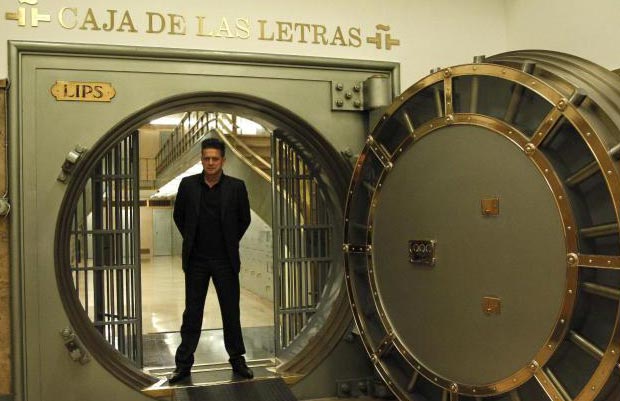 El cantante, compositor y escritor Santiago Auserón, también conocido como Juan Perro, fundador de Radio Futura, antes de participar en los «Encuentros en el Cervantes» esta tarde en el Instituto Cervantes. © EFE