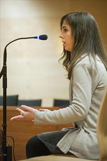 La pianista Laia M., durante su comparecencia hoy en la Audiencia de Girona, donde se enfrenta a una petición fiscal de 7,5 años de prisión por molestar a una vecina durante sus ensayos, en el municipio gerundense de Puigcerdà. © EFE