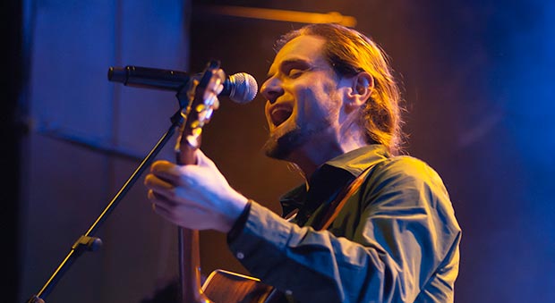 Alfons Olmo, líder, cantante y compositor de VerdCel. © Xavier Pintanel