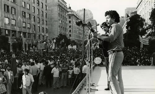 Horacio Salinas con Víctor Jara.