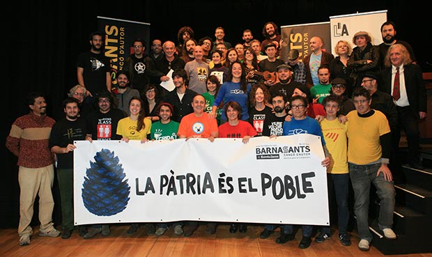 Foto de familia con algunos de los participantes de la decimonovena edición del festival BarnaSants. © Juan Miguel Morales