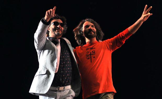 Fito Páez y Santiago Feliú durante un concierto celebrado en el teatro Karl Marx en La Habana, Cuba, el 5 de diciembre De 2012. © Abel Ernesto/AIN