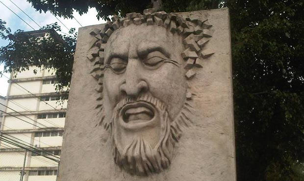 Escultura del rostro de Alí Primera inaugurada ayer domingo en Los Teques, Estado de Miranda, Venezuela, a propósito de conmemorarse 29 años de su desaparición física. © AVN