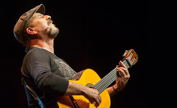 Javier Ruibal en el BarnaSants. © Xavier Pintanel