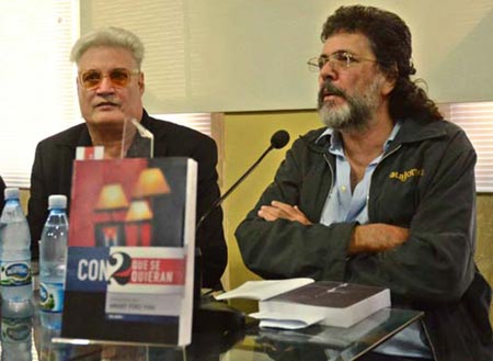 Amaury Pérez y Abel Prieto en la presentación del libro «Con 2 que se quieran». © Anabel Díaz Mena