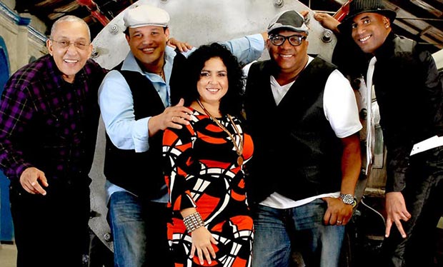 Juan Formell a la izquierda y Yenisel «Jenny» Valdés en el centro.