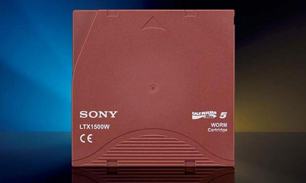 Sony crea una cassette que almacena 185 Terabytes.