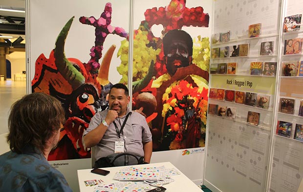 Pedro Colombet en el stand del CENDIS en el EXIB Música de Bilbao. © CENDIS