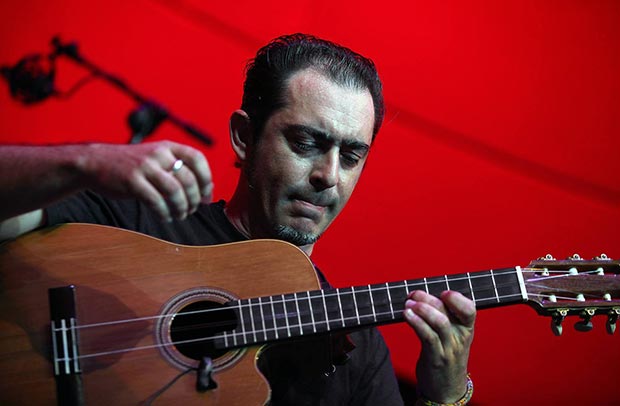 Raúl Rodríguez y su «tres flamenco».