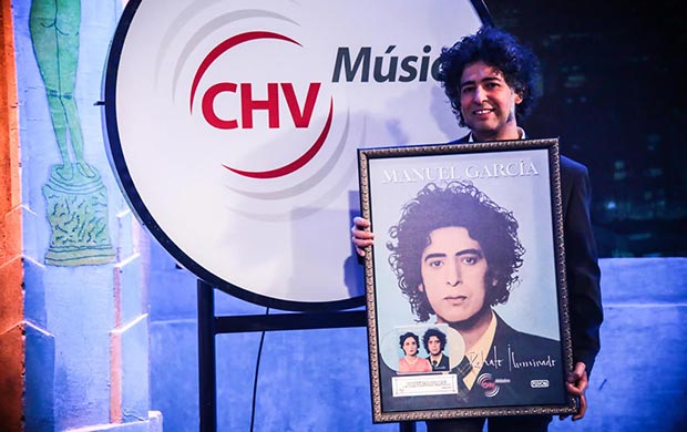 Manuel García recibe el Disco de Platino por «Retrato Iluminado».