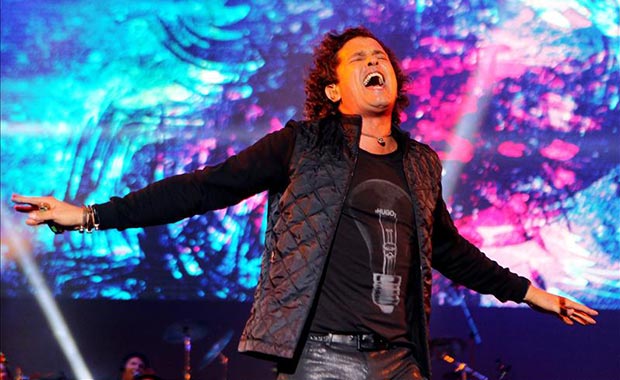 El cantante colombiano Carlos Vives, durante su concierto «Más Corazón Profundo», el sábado 6 de septiembre de 2014, en Bogotá (Colombia). © EFE