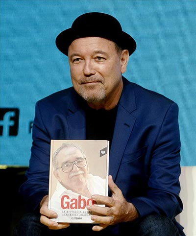 El cantante y compositor panameño Rubén Blades habla durante una conferencia en el marco de los Premios Gabriel García Márquez en Medellín (Colombia). © EFE