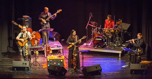 De izquierda a derecha: Diego Abarca, Juan Pablo Balcázar, Marta Gómez, Salvador Toscano y Pablo Andrés Giménez. © Xavier Pintanel