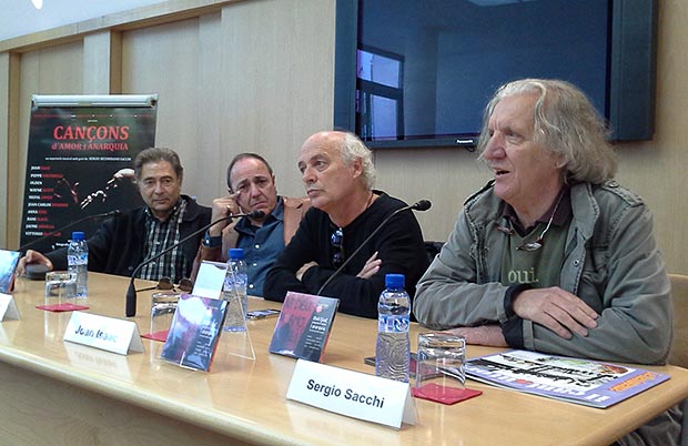 Presentación en la sede de la SGAE en Barcelona del CD «Cançons d’amor i anarquia» el pasado 6 de novembre. De izquierda a derecha: Joan Carles Doval, Pere Camps, Joan Isaac i Sergio Sacchi. © Xavier Pintanel