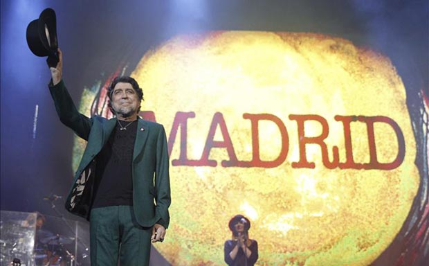 Joaquín Sabina, durante el concierto en el Barclaycard Center (antiguo Palacio de Deportes) de la Comunidad de Madrid. © EFE