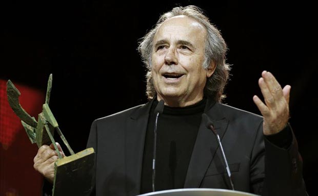 Joan Manuel Serrat en la entrega de los premios Ondas. © EFE