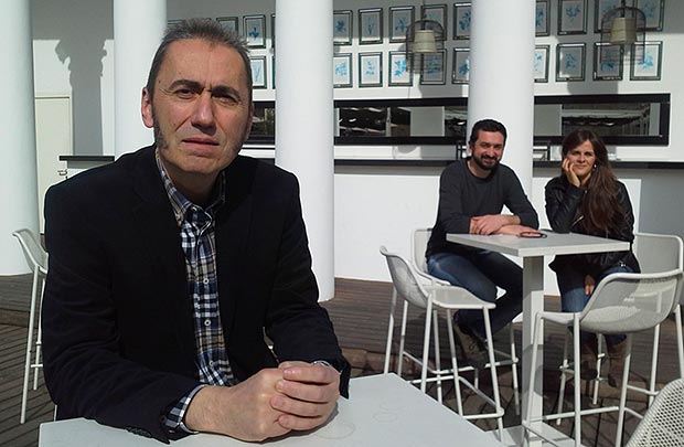 El cantautor vasco Jabier Muguruza con Feliu Ventura y Meritxell Gené. © Xavier Pintanel