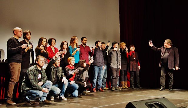 Todos los participantes brindan con Ramon Muntaner. © Carles Gràcia Escarp