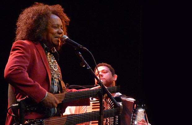 Chico Cesar en la sala Barts de Barcelona el pasado viernes 28 de enero de 2015. © Federico Francesch