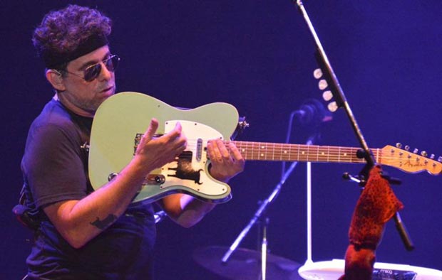 Andrés Calamaro, «El Salmón», enloqueció a 30 mil espectadores en la primera noche del Cosquín Rock. © Gabriela Lescano/Télam