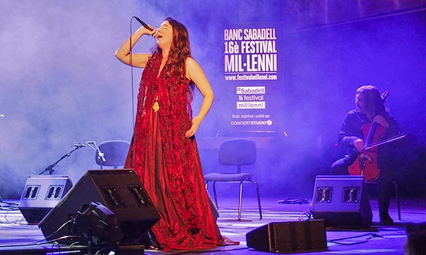 Dulce Pontes en el festival del Mil·leni 2015 © Carles Gràcia Escarp