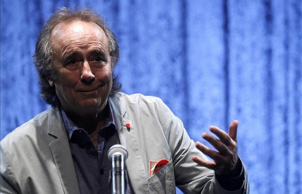 Joan Manuel Serrat habla en la sala Hugo Balzo de Montevideo (Uruguay) durante una rueda de prensa para el anuncio de su gira «Antología desordenada», que iniciará en Uruguay con una serie de conciertos. © EFE