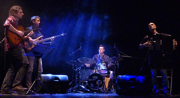 AzzanGo presentaron «Mediterranée» en el Teatre Principal de Arenys de Mar (Barcelona). © Federico Francesch