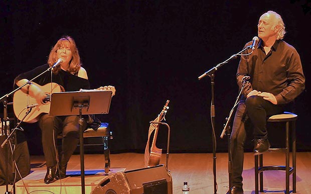 Maria del Mar Bonet y Amancio Prada en el Auditori Municipal de Terrassa dentro de la programación del Festival BarnaSants. © Carles Gràcia Escarp