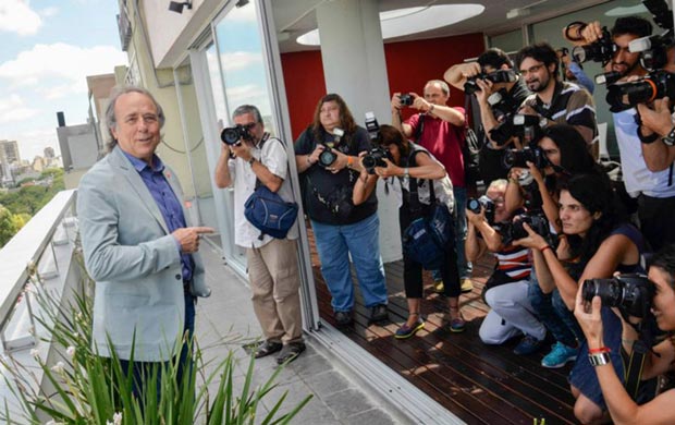 Joan Manuel Serrat en la rueda de prensa en Buenos Aires donde presentó los conciertos del teatro Gran Rex. © Kaloian Santos Cabrera