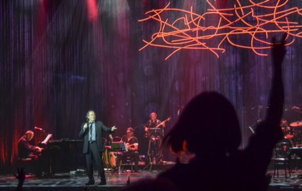 Joan Manuel Serrat en el Gran Rex de Buenos Aires. © Kaloian Santos Cabrera