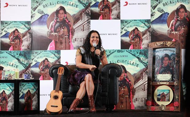 La cantante mexicana Lila Downs ayer, lunes 23 de marzo de 2015, durante la conferencia de prensa en la capital mexicana. © EFE