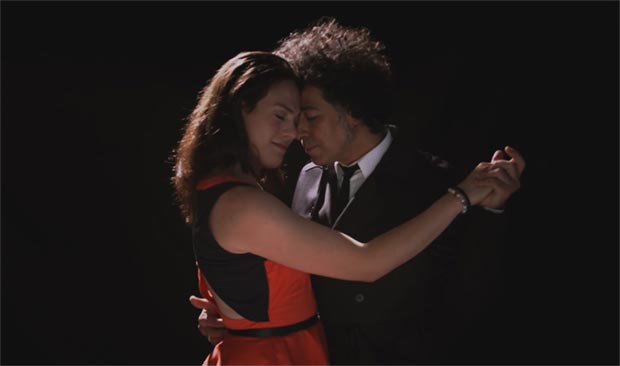 Fotograma del video de la canción «María» de Manuel García.
