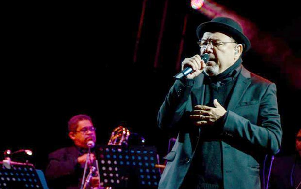 El cantante panameño Rubén Blades se presenta durante el Concierto por la Paz de Colombia en Bogotá (Colombia). © EFE