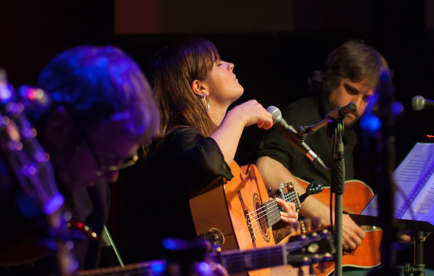 Mertixell Gené entre Txabi Ábrego y Jordi Gasion «El fill del mestre». © Xavier Pintanel