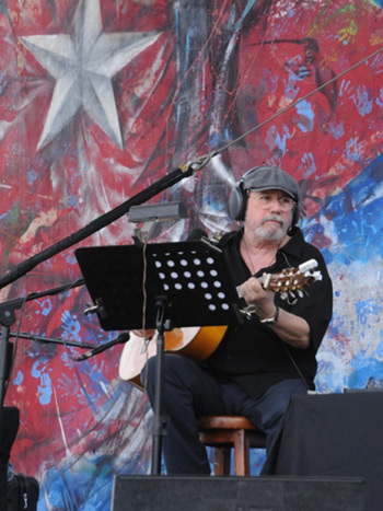 Silvio Rodríguez en la inauguración de la Cumbre de los Pueblos, Panamá. © Pepín