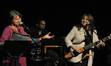 Cecilia Todd y Liuba María Hevia en el concierto de ayer.