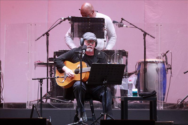 El cantautor cubano Silvio Rodríguez se presentó en concierto, este 20 de mayo, en Santiago de Chile. © José Miguel Caviedes/EFE