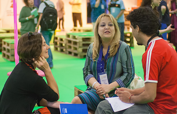 En el recinto ferial, durante todo el día, siguieron los contactos entre profesionales de la música. © Xavier Pintanel