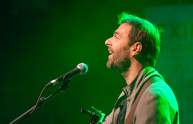 Kevin Johansen, en el Kafe Antzokia de Bilbao, marcó el punto final del EXIB Müsica. © Xavier Pintanel