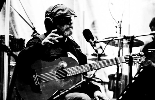 Silvio Rodríguez en las pruebas de sonido del primero de los conciertos en el Luna Park. © Kaloian Santos Cabrera