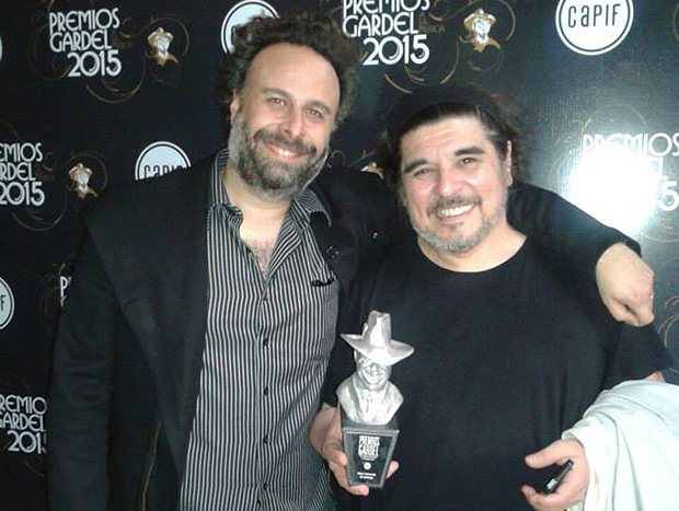 Fer Isella, productor de «Ángel» el disco de Mercedes Sosa premiado como «Mejor Colección de Catálogo», con Fabián Matus, hijo de «La Negra».