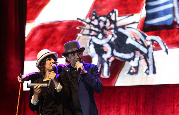 Joaquín Sabina con Mara Barros en el Rumiñaui de Quito (Ecuador). © EFE