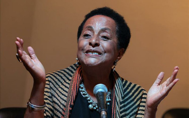 Susana Baca, la gran dama de la música afroperuana, habla durante una rueda de prensa hoy, martes 9 de junio de 2015, en La Habana (Cuba). © EFE