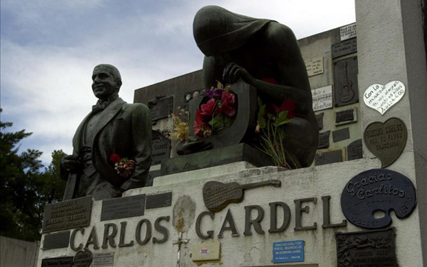 Tumba de Carlos Gardel en el Cementerio de la Chacarita, en la Ciudad de Buenos Aires. © EFE