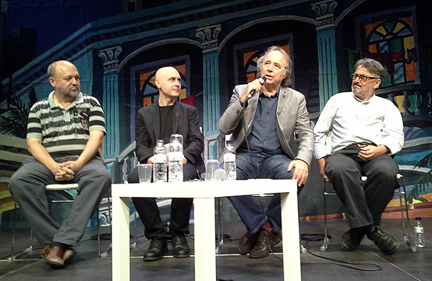 Presentación a prensa de la exposición «Serrat, 50 anys de cançons». De izquierda a derecha: Fermí Puig, Lluís Marrasé, Joan Manuel Serrat y Miquel Jurado. © Xavier Pintanel