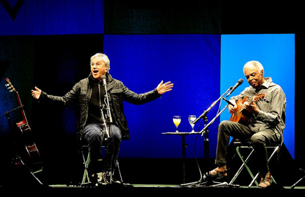 Caetano Veloso y Gilberto Gil en el Luna Park de Buenos Aires. © Ramiro Gómez | Télam