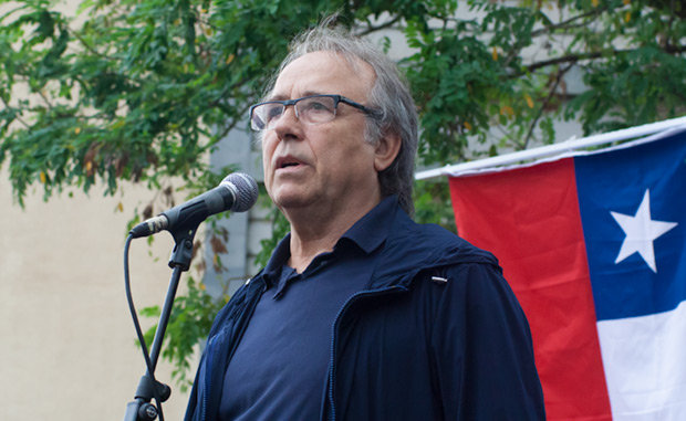 Joan Manuel Serrat en el acto de homenaje al presidente Allende. © Xavier Pintanel